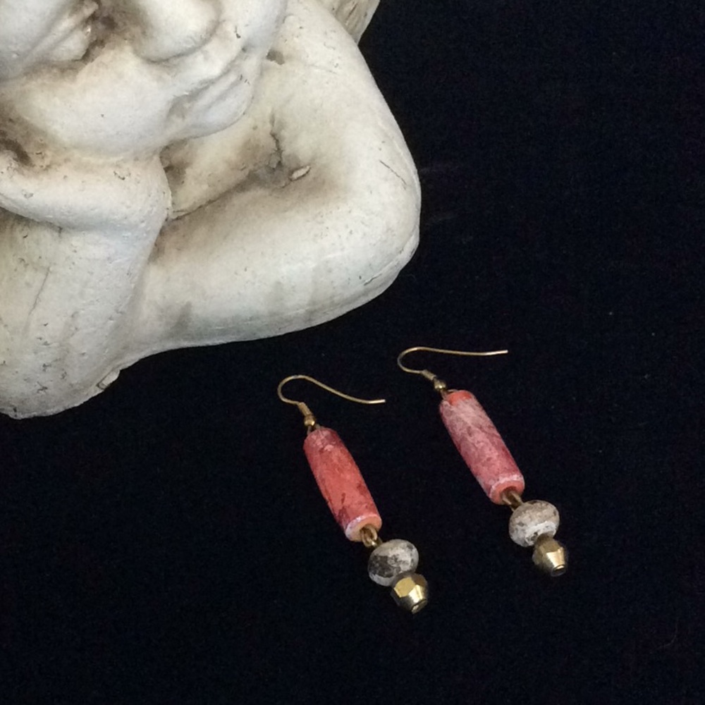 🐞 Peach Colored Stone and Metal Drop Earrings